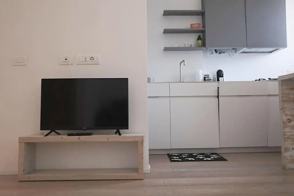 Apartment Orea Spiti- Modern Mantegna Arco Della Pace District Milan Italy